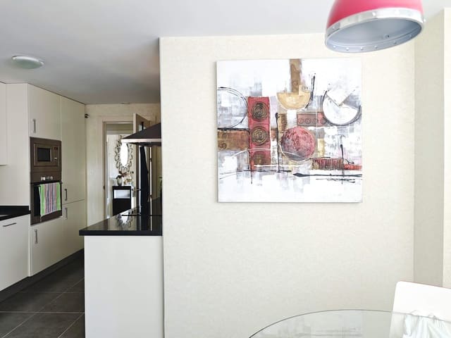 3 soveværelse Lejlighed til salg i La Alcaidesa med swimmingpool garage - € 335.000 (Ref: 9611571)