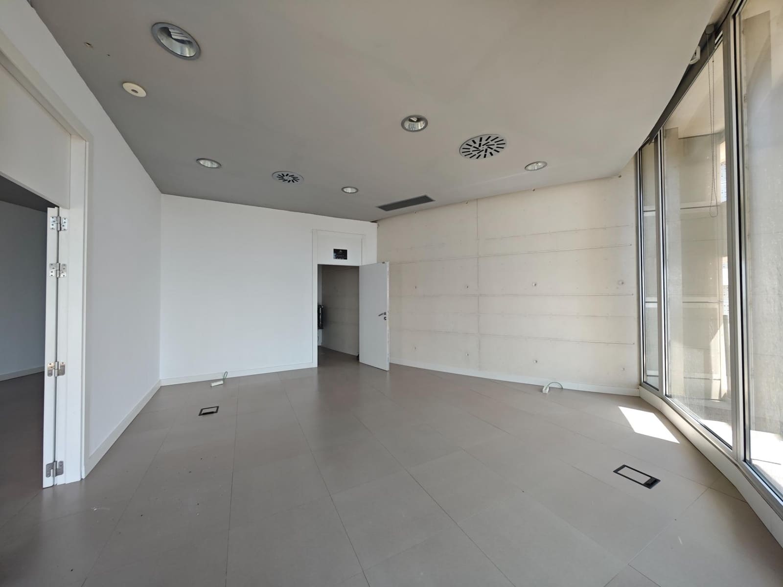 Office for rent in Los Barrios - € 760 (Ref: 9615500)