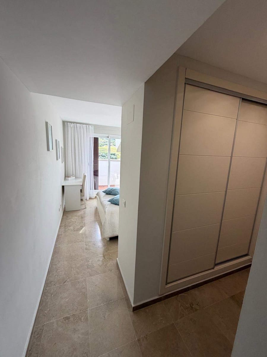 3 bedroom Flat for sale in La Alcaidesa with pool garage - € 350,000 (Ref: 9615501)