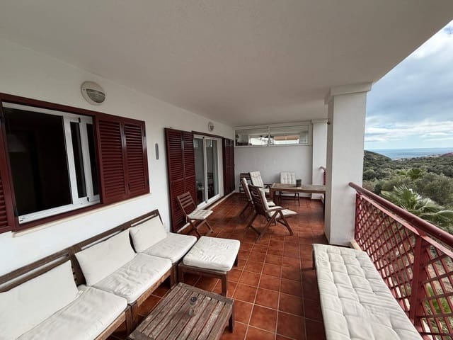 3 bedroom Flat for sale in La Alcaidesa with pool garage - € 350,000 (Ref: 9615501)