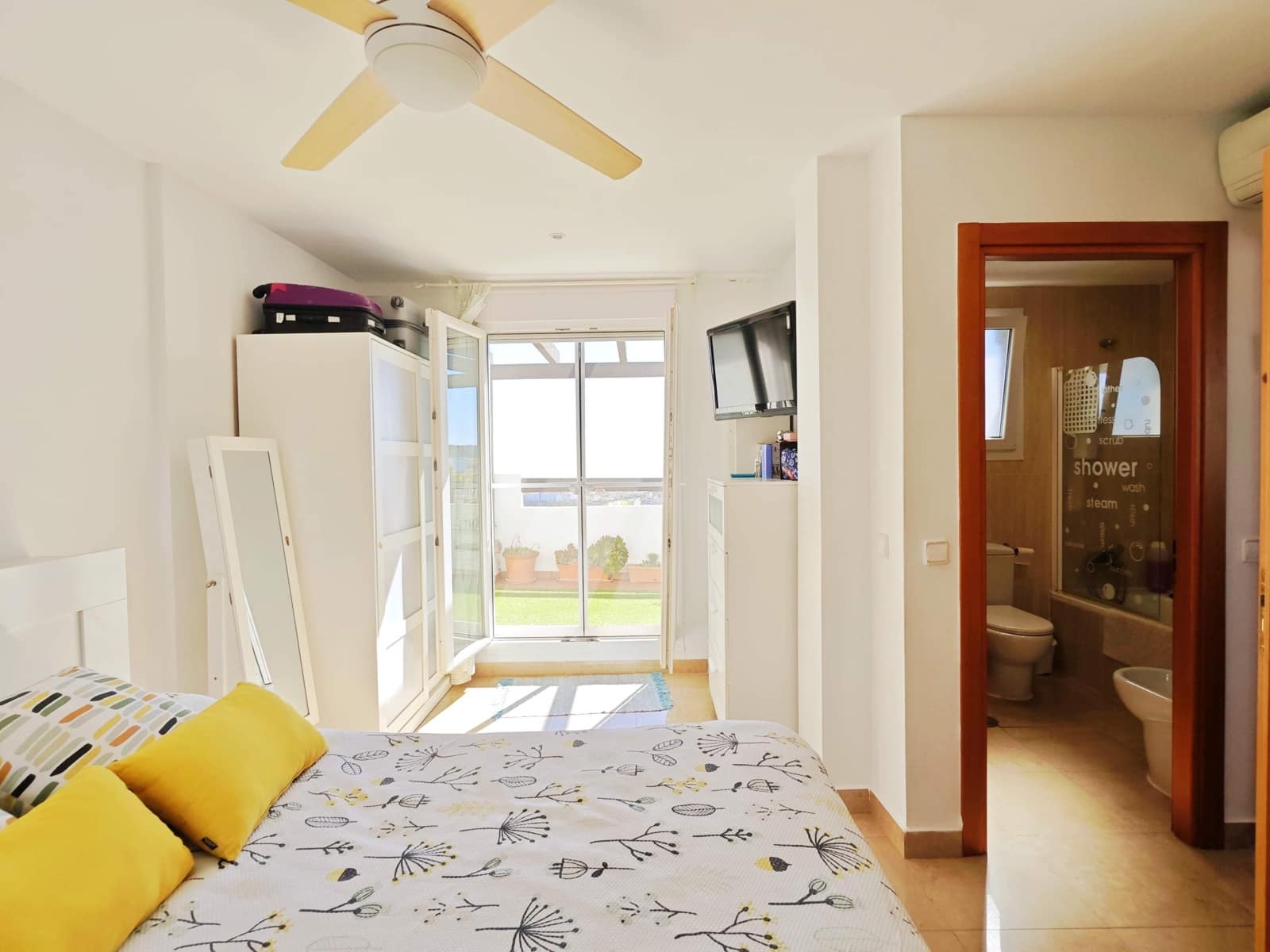 Apartamento de 3 habitaciones en Manilva en venta con piscina - 330.000 € (Ref: 9621797)