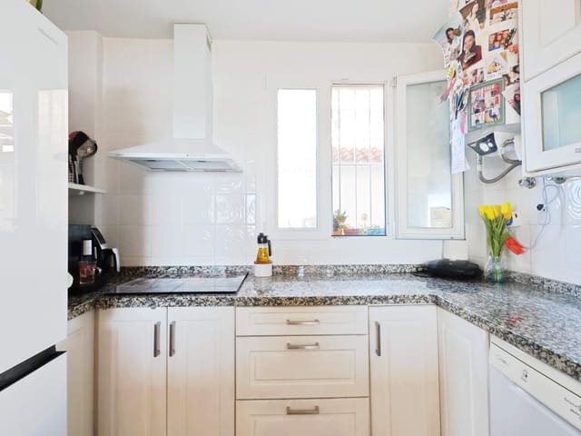 Apartamento de 3 habitaciones en Alcorrín, Manilva en venta con piscina - 330.000 € (Ref: 9621797)