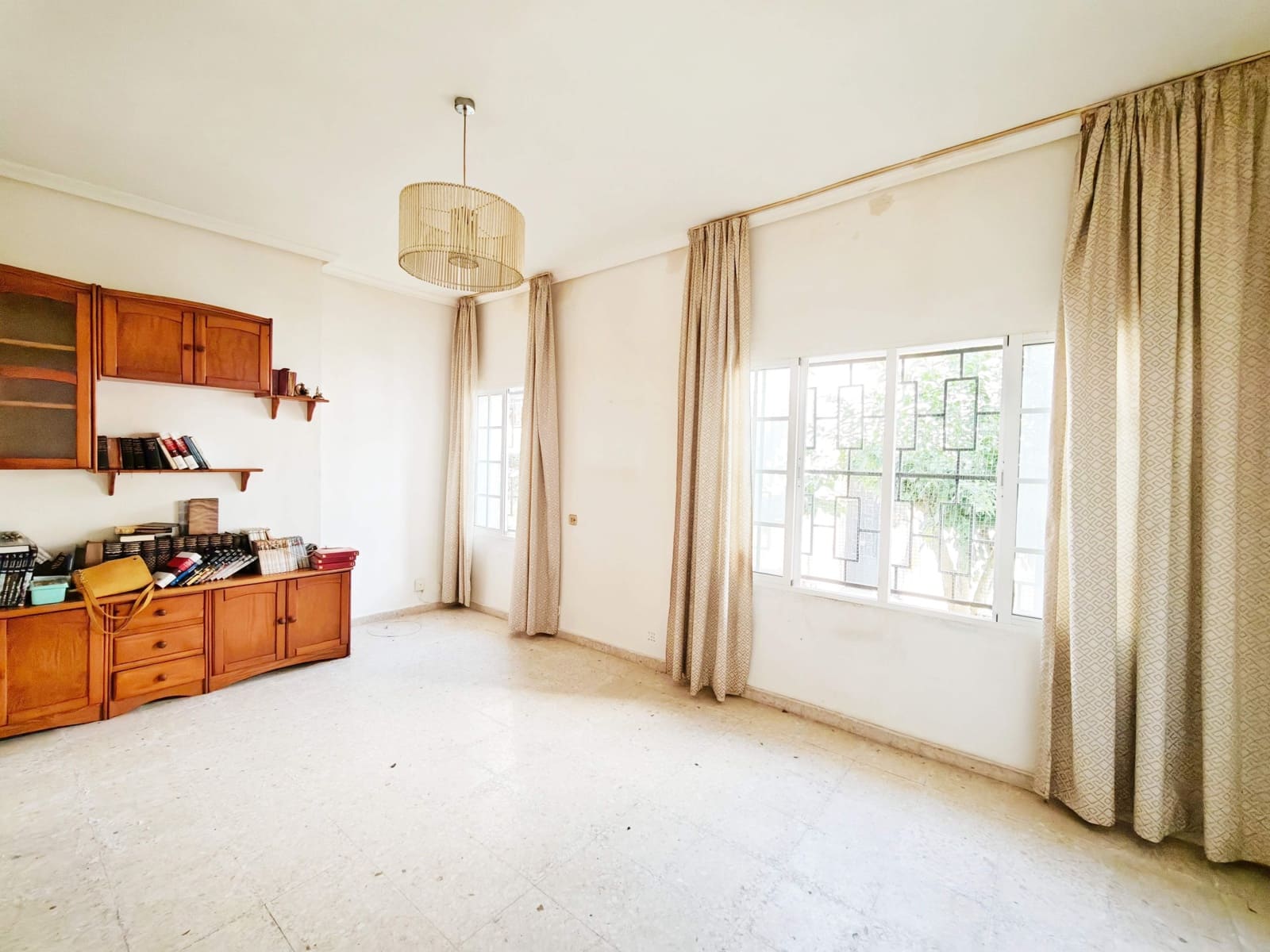 6 makuuhuone Huvila myytävänä paikassa Algeciras - 240 000 € (Ref: 9652047)