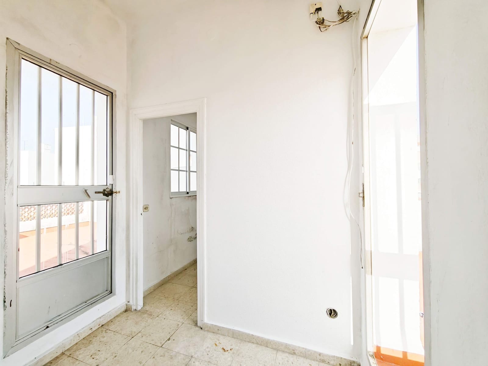 6 makuuhuone Huvila myytävänä paikassa Algeciras - 240 000 € (Ref: 9652047)