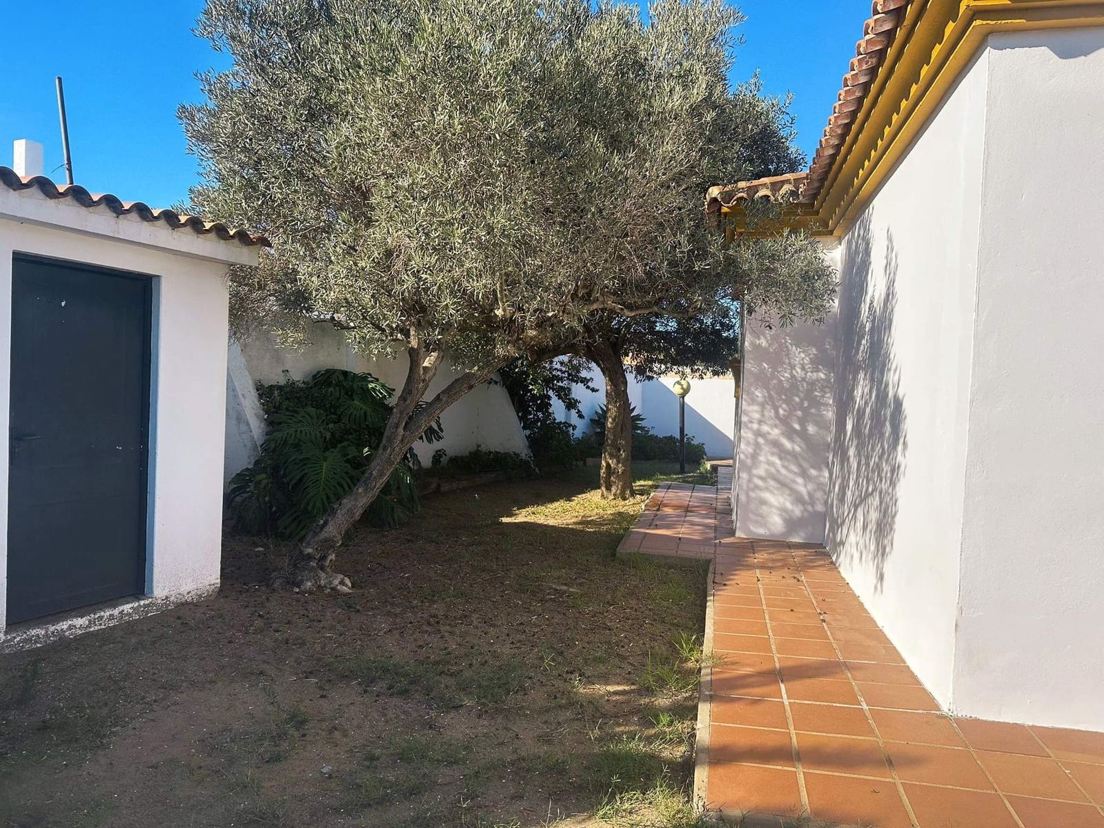 3 bedroom Finca/Country House for sale in La Linea de la Concepcion with pool - € 400,000 (Ref: 9677513)