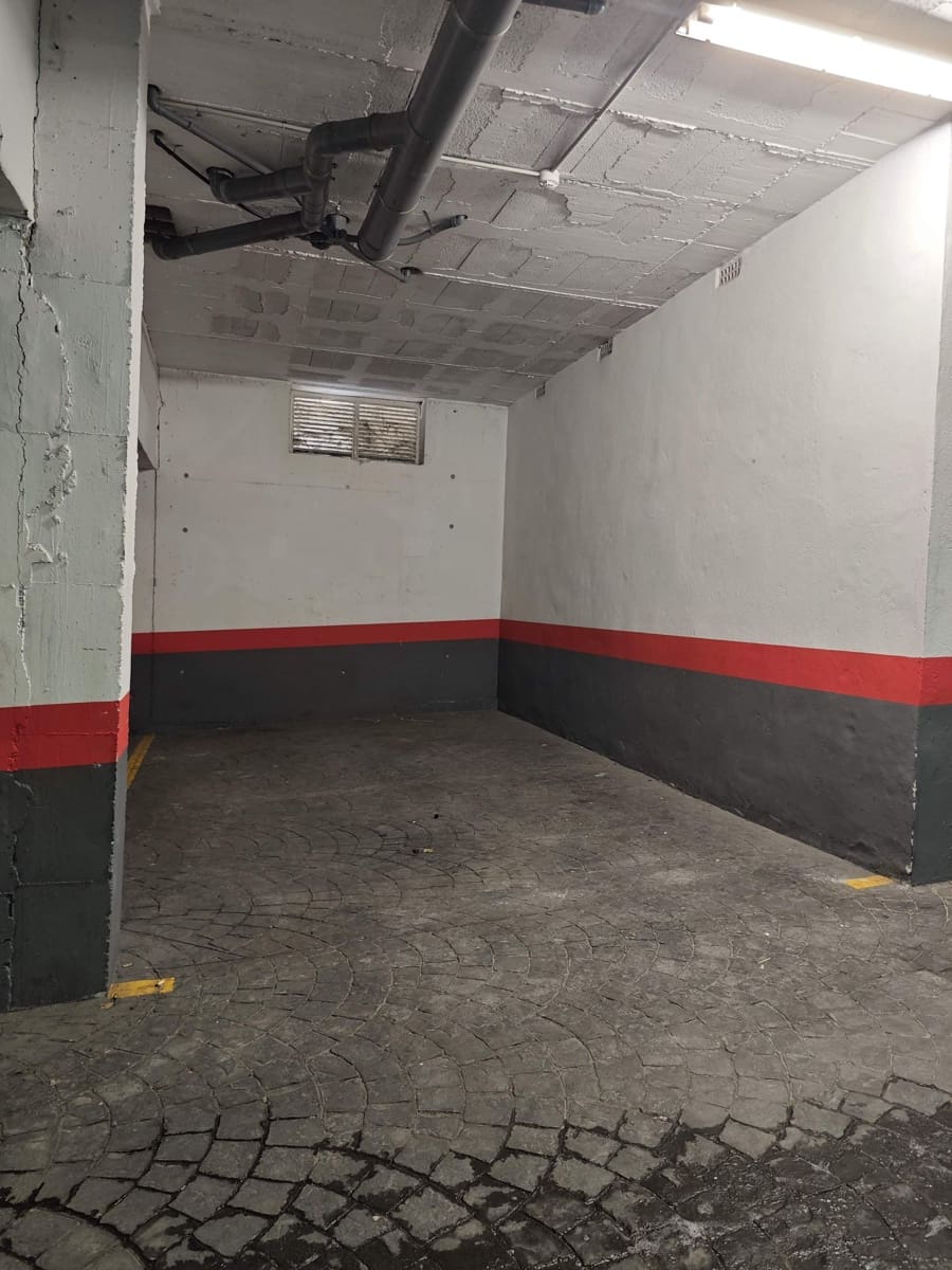 2 makuuhuone Huoneisto myytävänä paikassa La Linea de la Concepcion mukana uima-altaan - 465 000 € (Ref: 9677514)