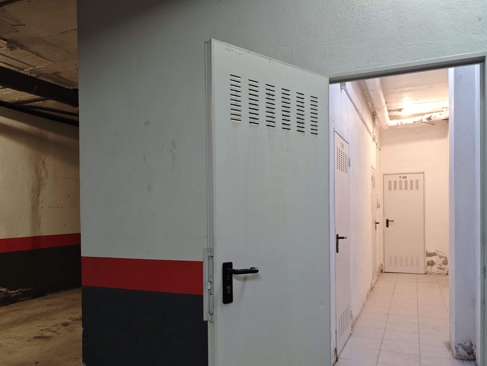 2 makuuhuone Huoneisto myytävänä paikassa La Linea de la Concepcion mukana uima-altaan - 465 000 € (Ref: 9677514)