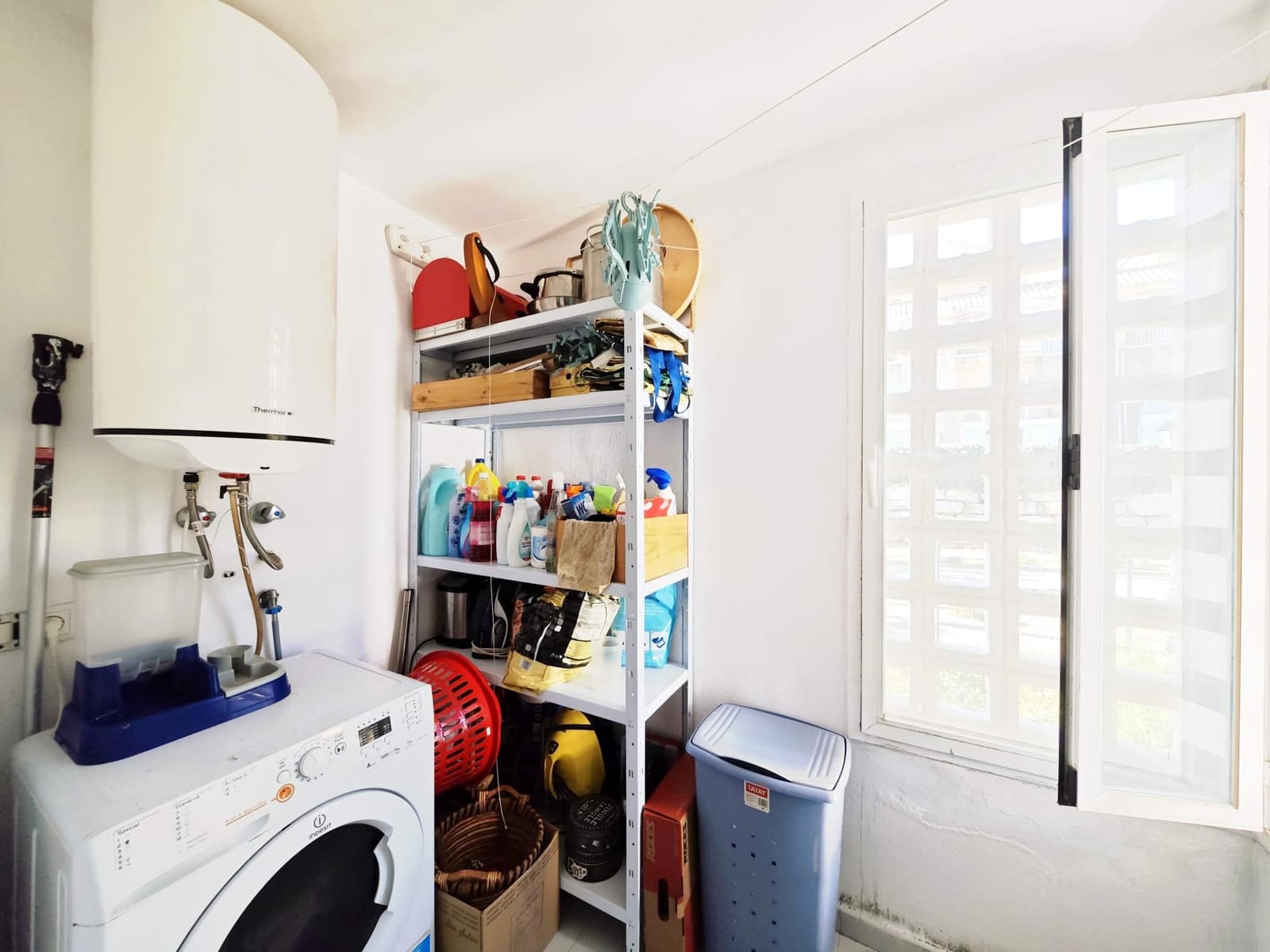 2 makuuhuone Huoneisto myytävänä paikassa La Linea de la Concepcion mukana uima-altaan - 465 000 € (Ref: 9677514)