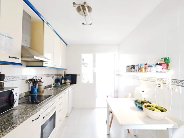 2 makuuhuone Huoneisto myytävänä paikassa La Alcaidesa mukana uima-altaan - 465 000 € (Ref: 9677514)