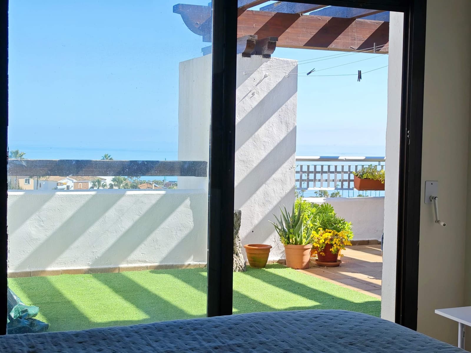 2 makuuhuone Huoneisto myytävänä paikassa La Linea de la Concepcion mukana uima-altaan - 465 000 € (Ref: 9677514)