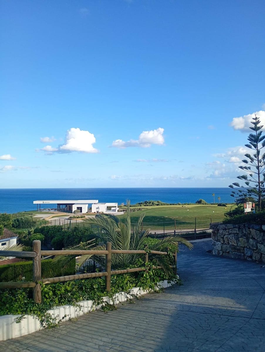 3 Zimmer Apartment zu verkaufen in La Alcaidesa mit Pool Garage - 350.000 € (Ref: 9679885)