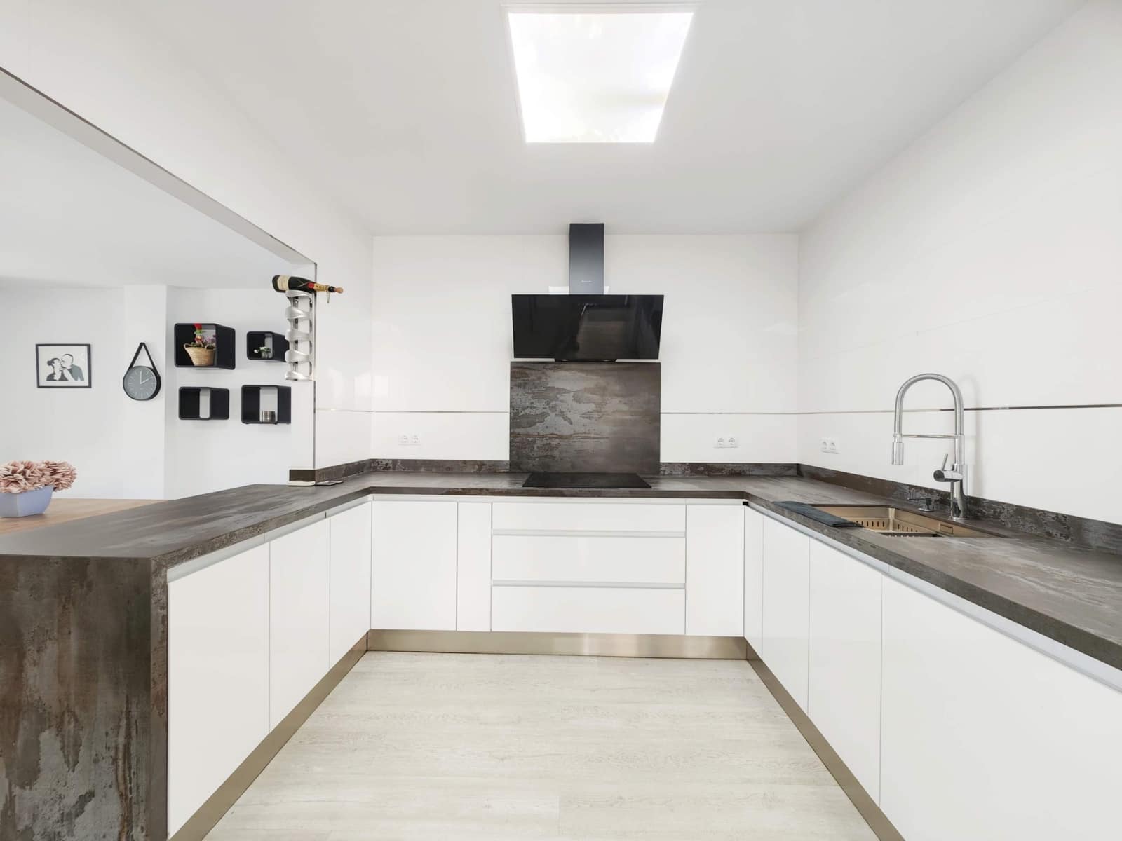 3 slaapkamer Appartement te koop in La Linea de la Concepcion met zwembad garage - € 390.000 (Ref: 9682502)