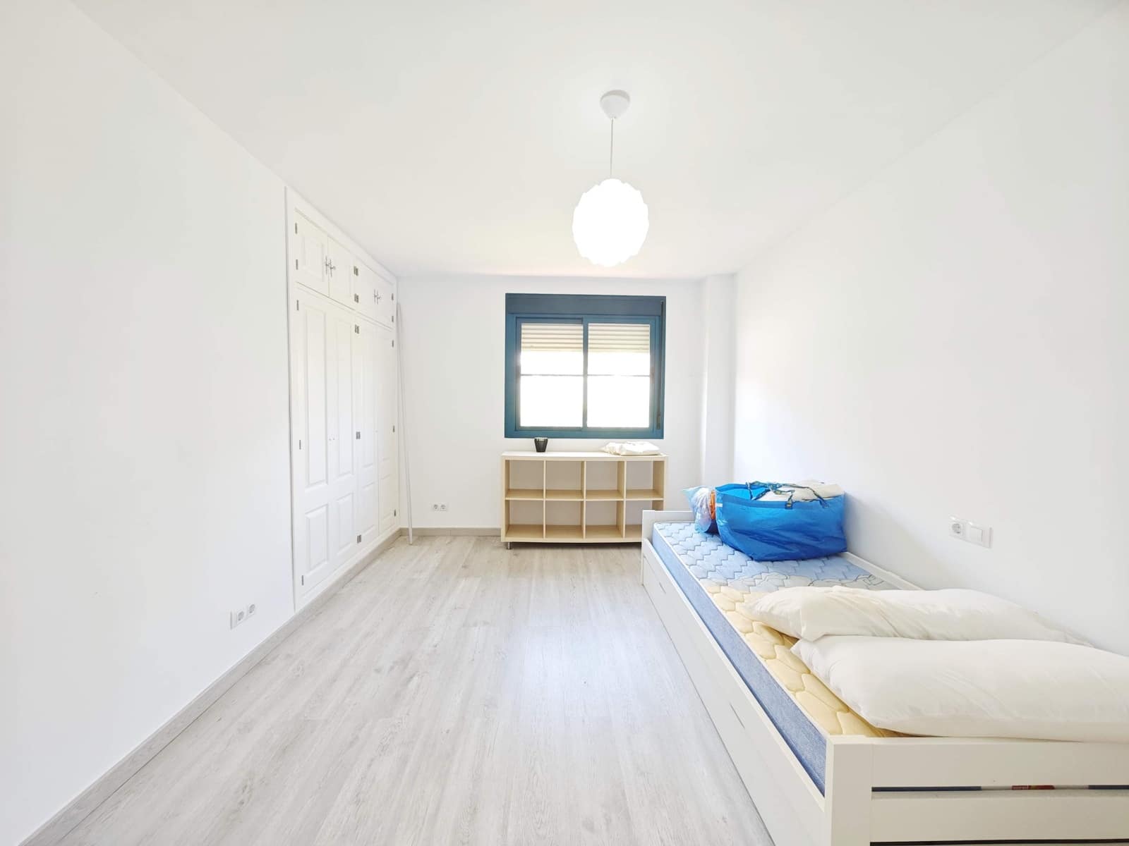 3 slaapkamer Appartement te koop in La Linea de la Concepcion met zwembad garage - € 390.000 (Ref: 9682502)