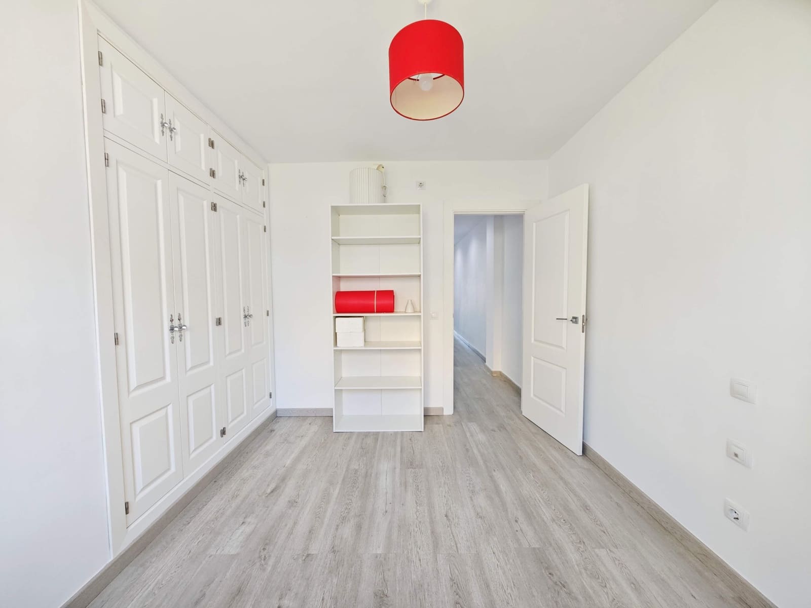 3 slaapkamer Appartement te koop in La Linea de la Concepcion met zwembad garage - € 390.000 (Ref: 9682502)