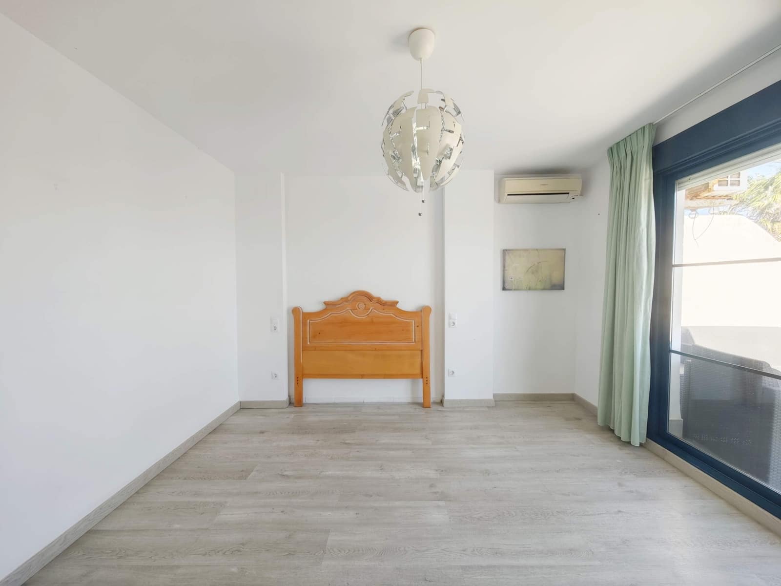 3 slaapkamer Appartement te koop in La Linea de la Concepcion met zwembad garage - € 390.000 (Ref: 9682502)