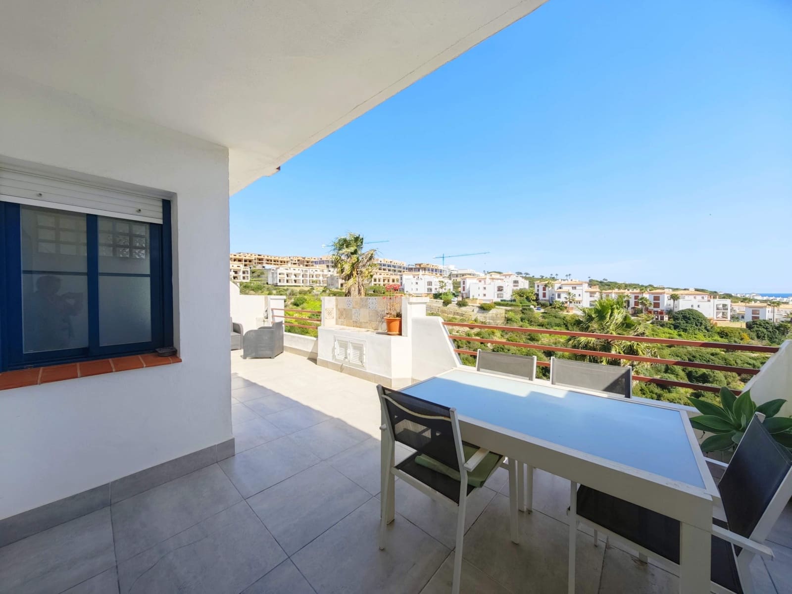 3 slaapkamer Appartement te koop in La Linea de la Concepcion met zwembad garage - € 390.000 (Ref: 9682502)