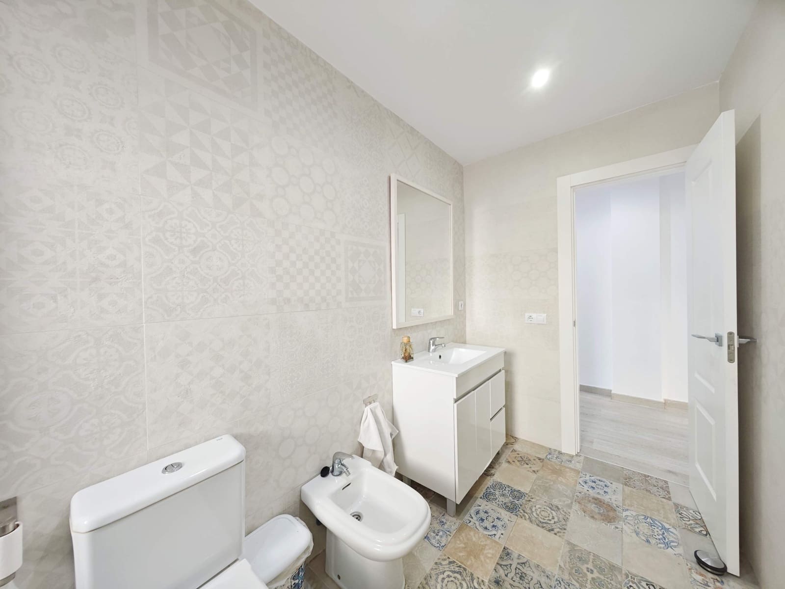 3 slaapkamer Appartement te koop in La Linea de la Concepcion met zwembad garage - € 390.000 (Ref: 9682502)