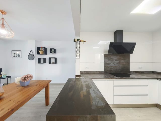 3 slaapkamer Appartement te koop in La Alcaidesa met zwembad garage - € 390.000 (Ref: 9682502)