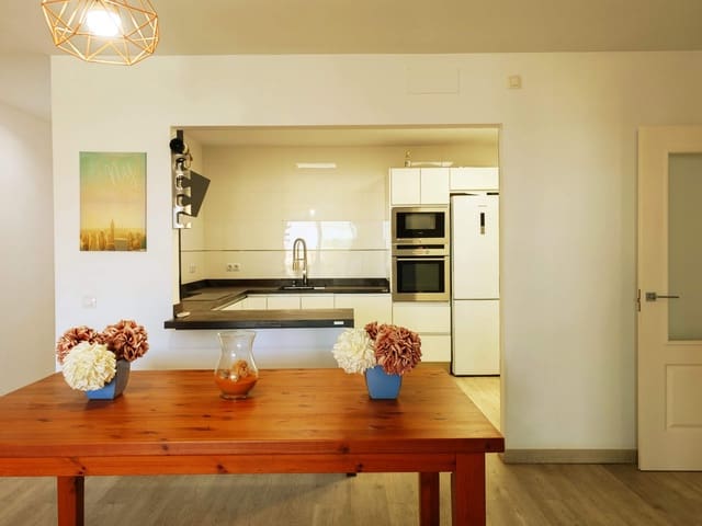 3 slaapkamer Appartement te koop in La Alcaidesa met zwembad garage - € 390.000 (Ref: 9682502)