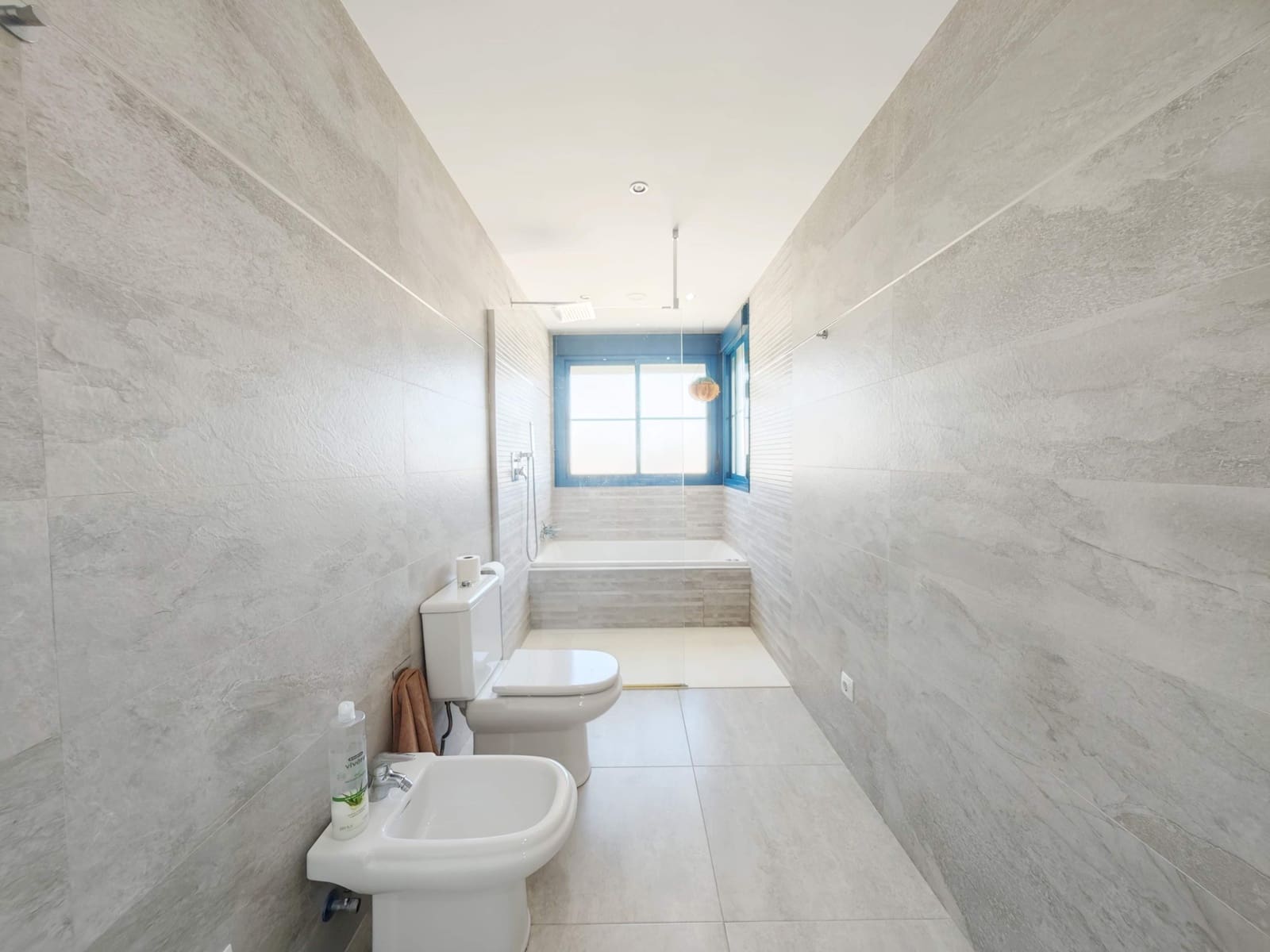 3 slaapkamer Appartement te koop in La Linea de la Concepcion met zwembad garage - € 390.000 (Ref: 9682502)