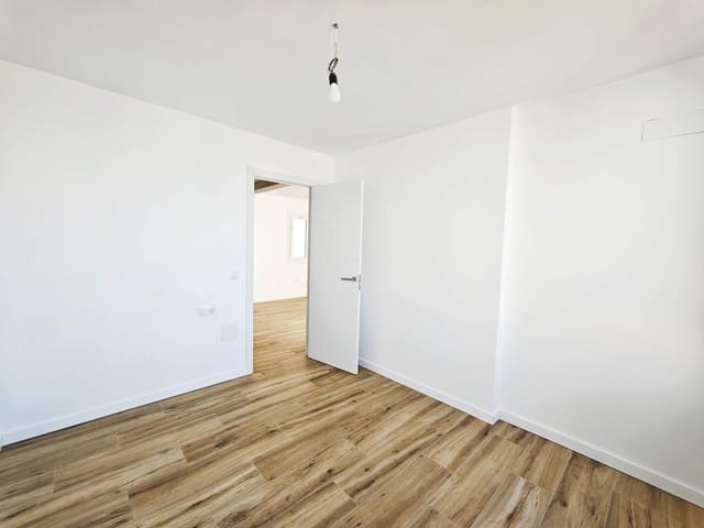 2 Zimmer Penthouse zu verkaufen in Algeciras - 220.000 € (Ref: 9683526)