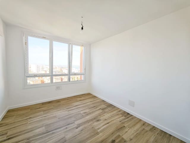 2 Zimmer Penthouse zu verkaufen in Algeciras - 220.000 € (Ref: 9683526)