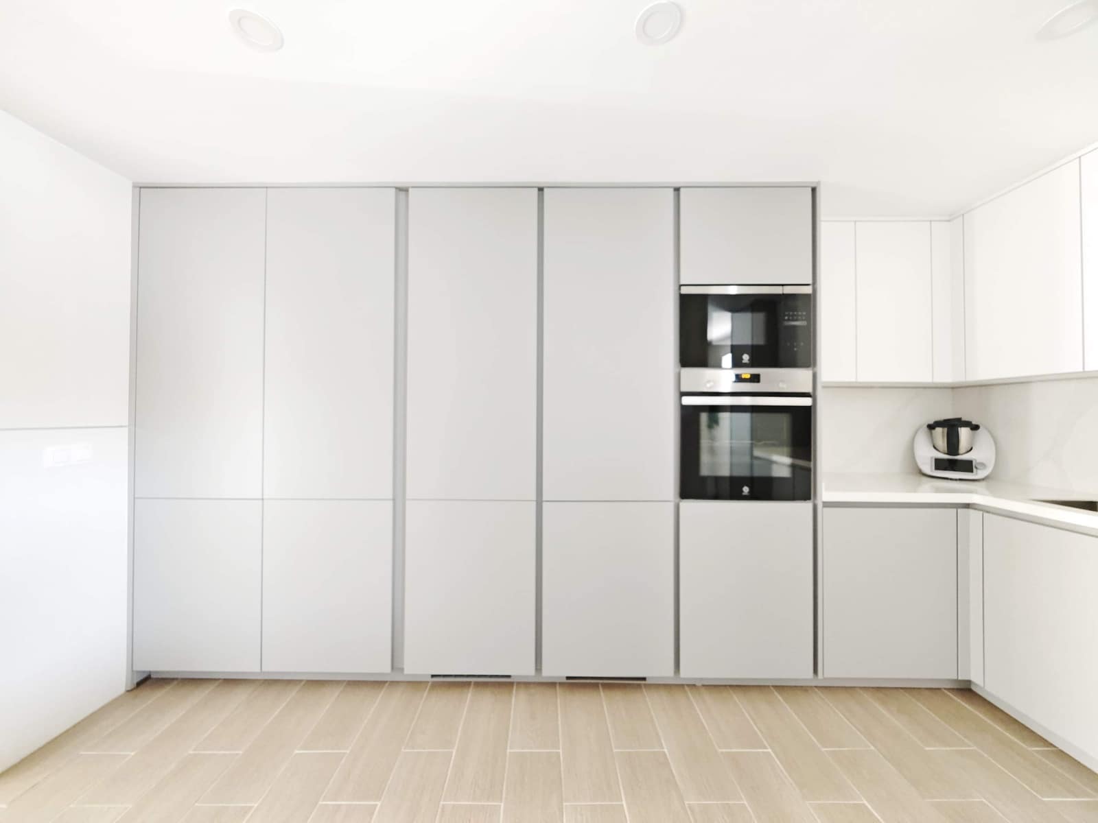 3 soveværelse Rækkehus til salg i La Linea de la Concepcion med swimmingpool garage - € 318.000 (Ref: 9698851)