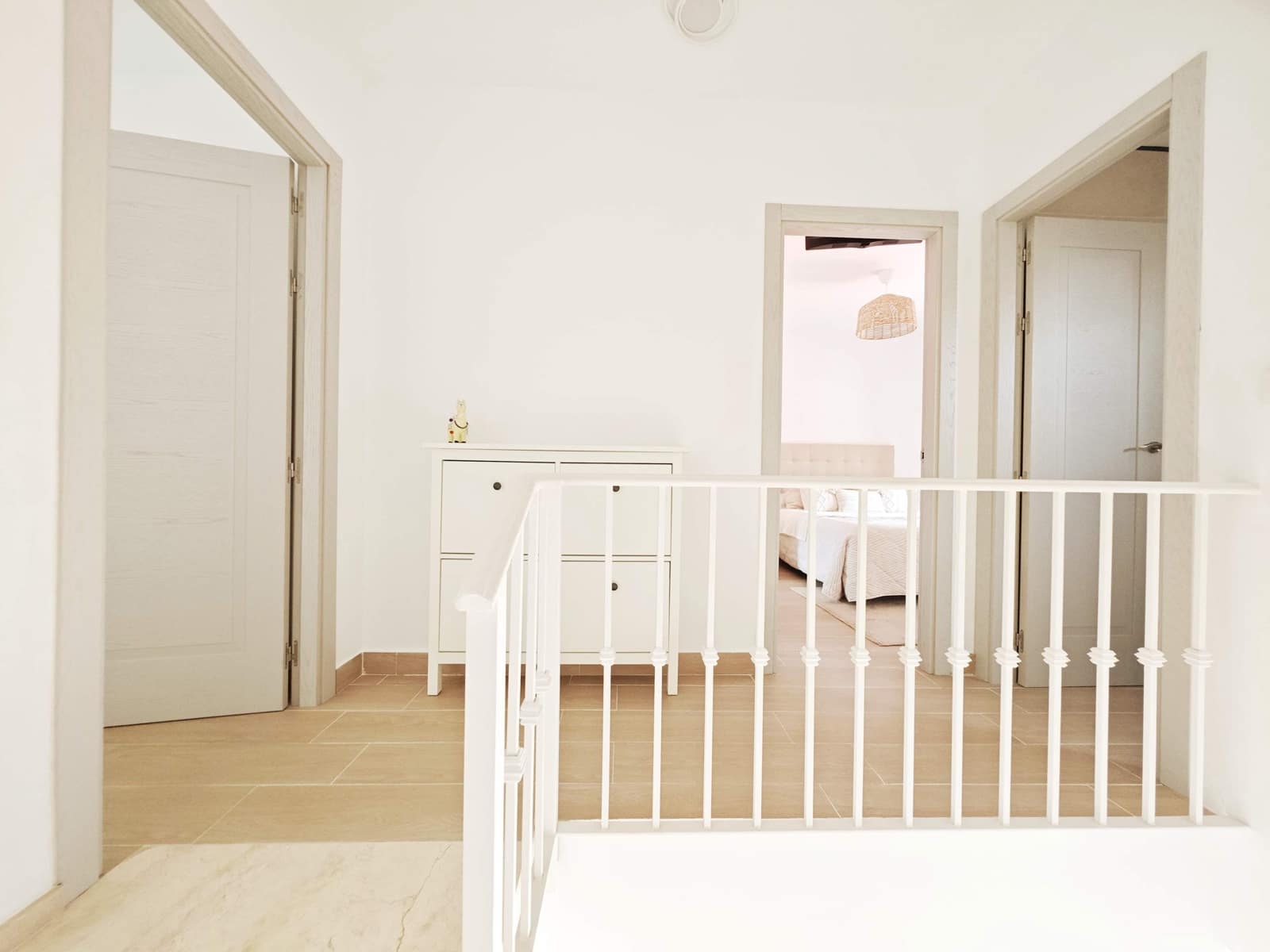 3 soveværelse Rækkehus til salg i La Linea de la Concepcion med swimmingpool garage - € 318.000 (Ref: 9698851)