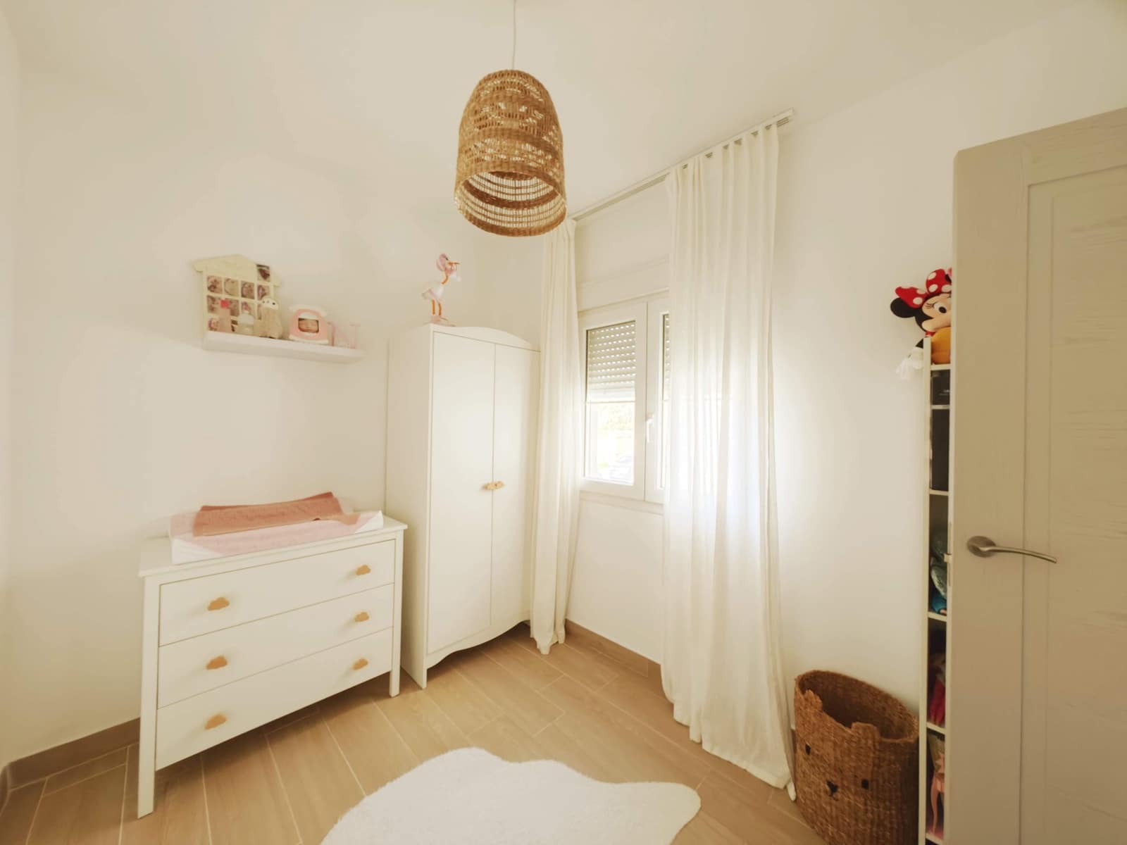 3 soveværelse Rækkehus til salg i La Linea de la Concepcion med swimmingpool garage - € 318.000 (Ref: 9698851)