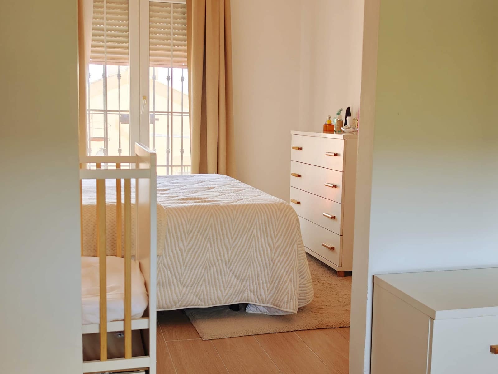 3 soveværelse Rækkehus til salg i La Linea de la Concepcion med swimmingpool garage - € 318.000 (Ref: 9698851)