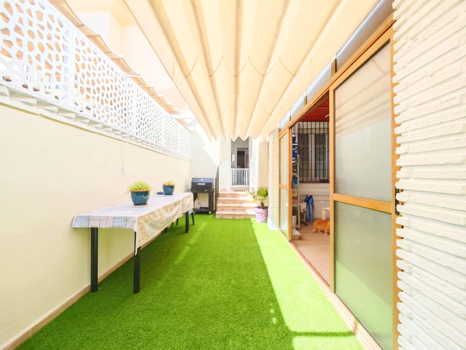 3 soveværelse Rækkehus til salg i La Linea de la Concepcion med swimmingpool garage - € 318.000 (Ref: 9698851)