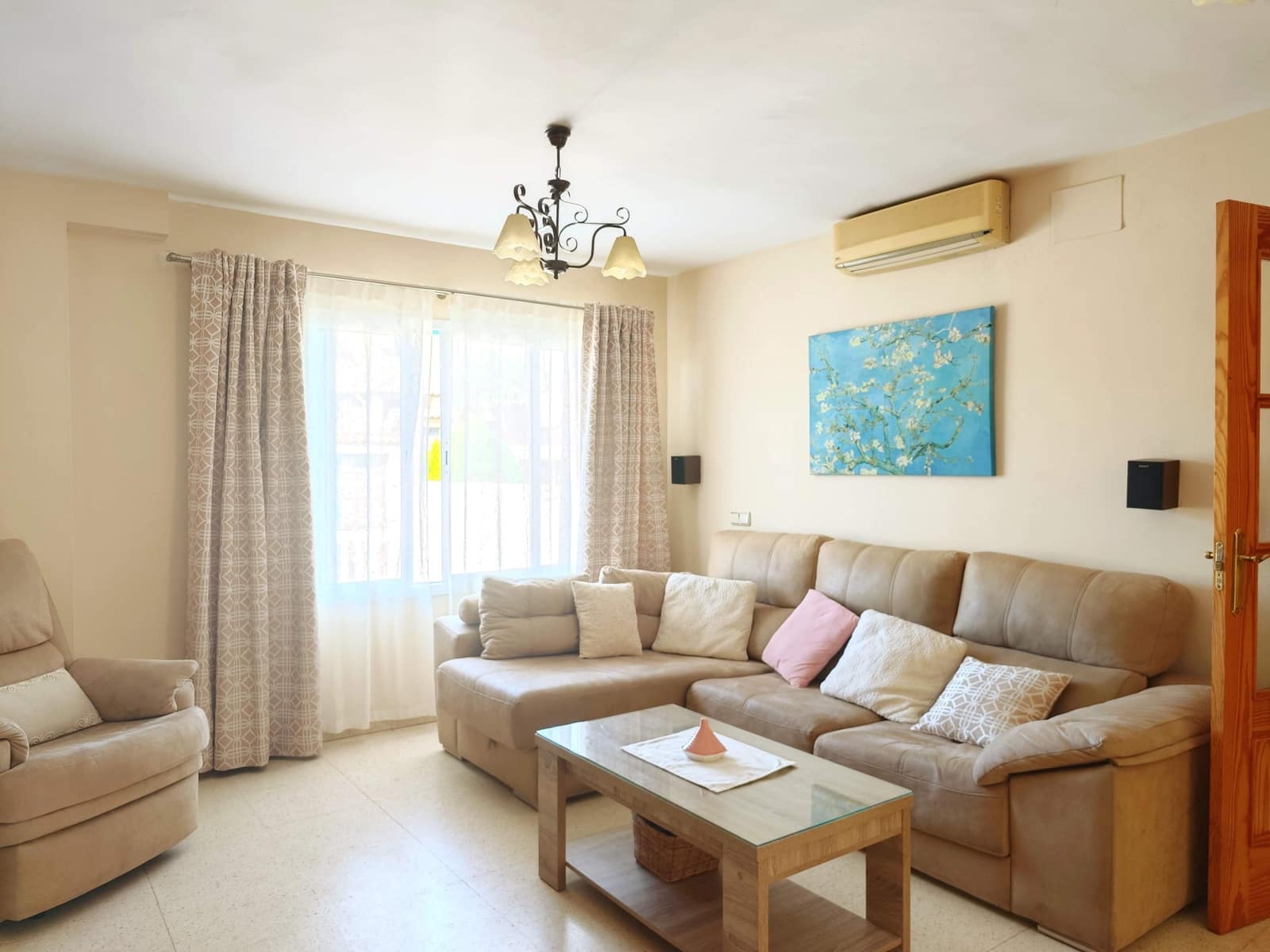 3 soveværelse Rækkehus til salg i La Linea de la Concepcion med swimmingpool garage - € 330.000 (Ref: 9701667)