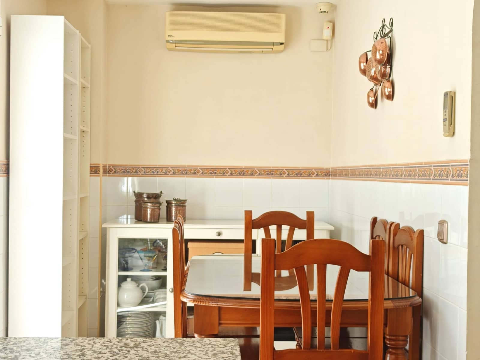 3 soveværelse Rækkehus til salg i La Linea de la Concepcion med swimmingpool garage - € 330.000 (Ref: 9701667)