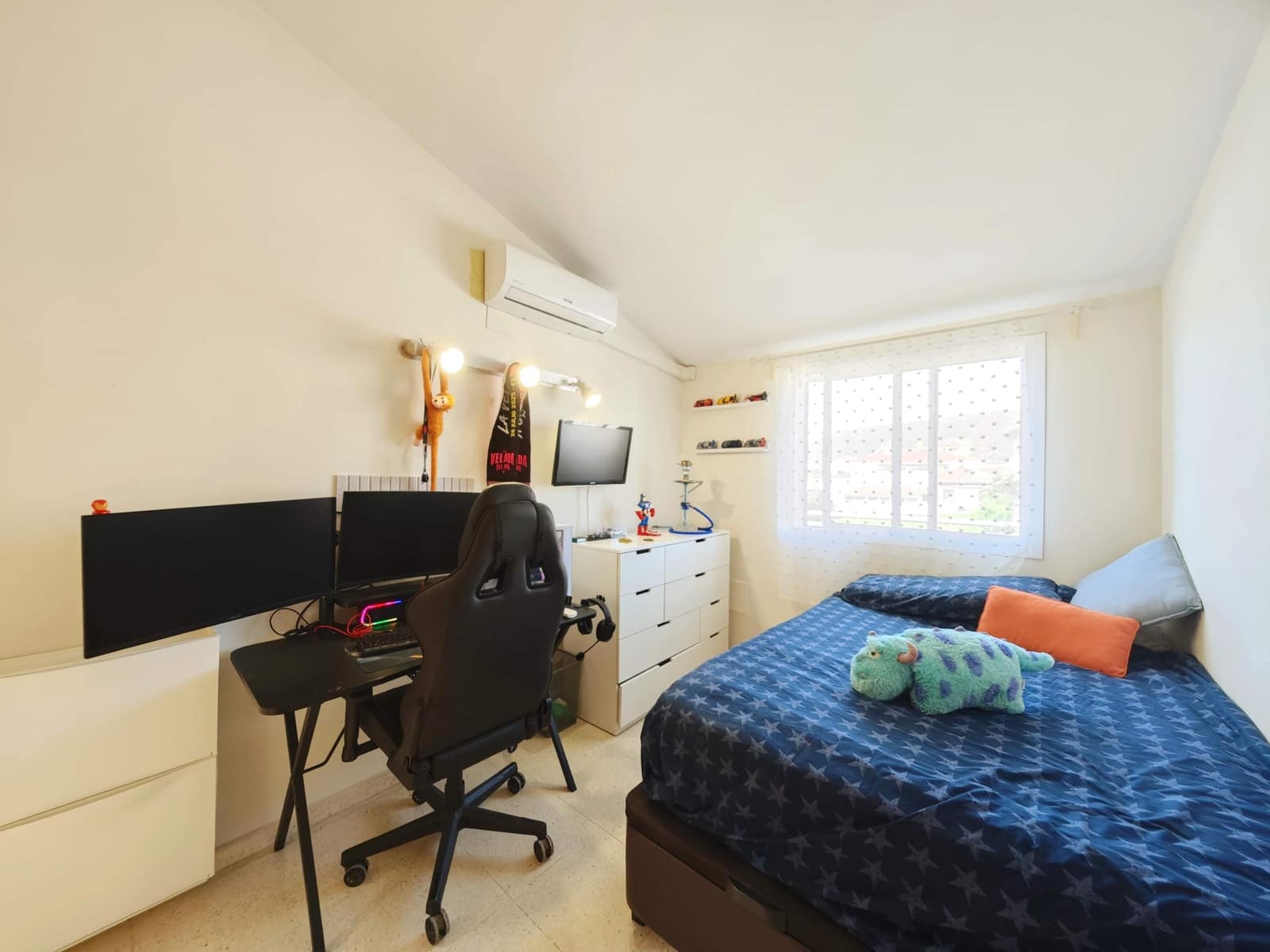 3 soveværelse Rækkehus til salg i La Linea de la Concepcion med swimmingpool garage - € 330.000 (Ref: 9701667)