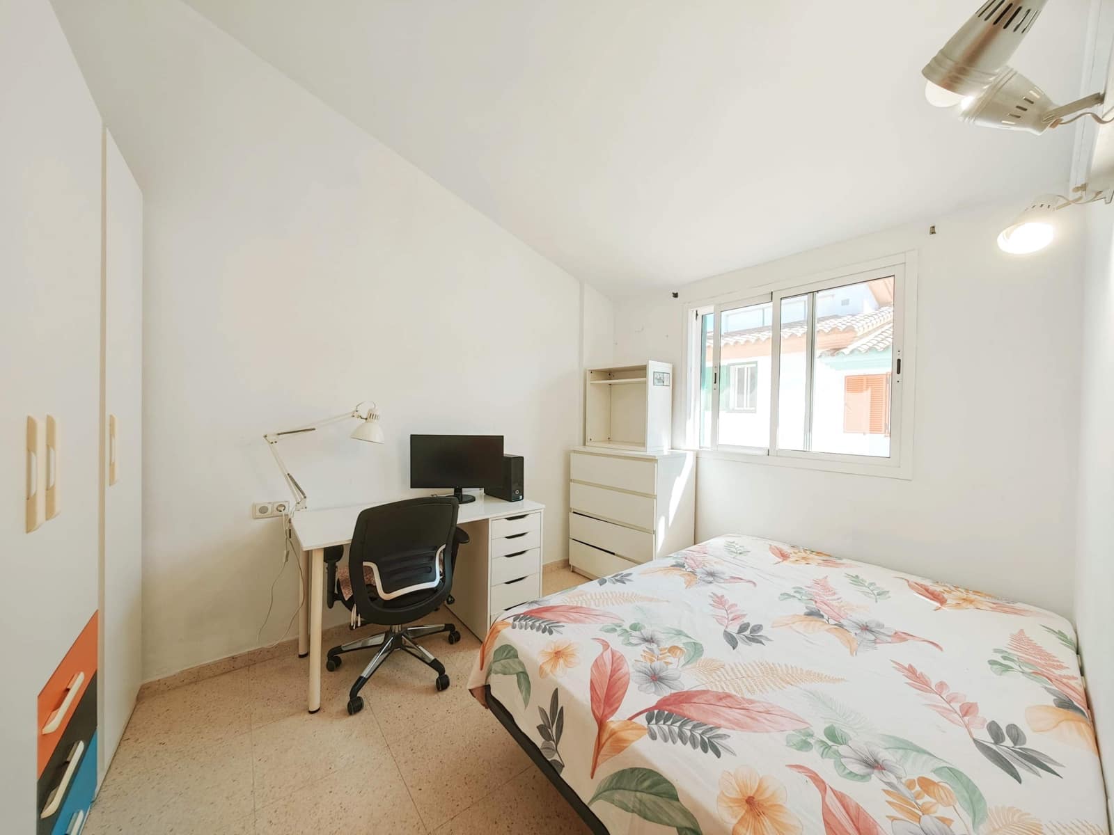 3 soveværelse Rækkehus til salg i La Linea de la Concepcion med swimmingpool garage - € 330.000 (Ref: 9701667)