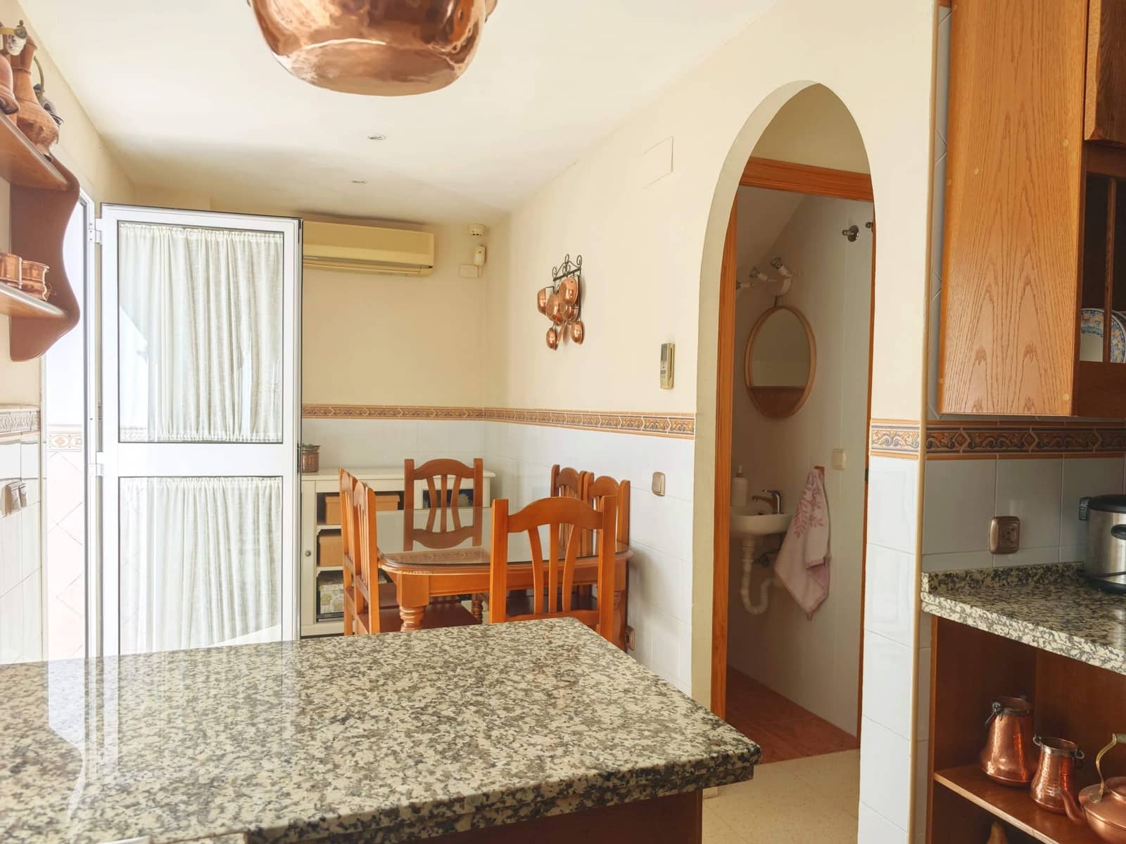 3 soveværelse Rækkehus til salg i La Linea de la Concepcion med swimmingpool garage - € 330.000 (Ref: 9701667)