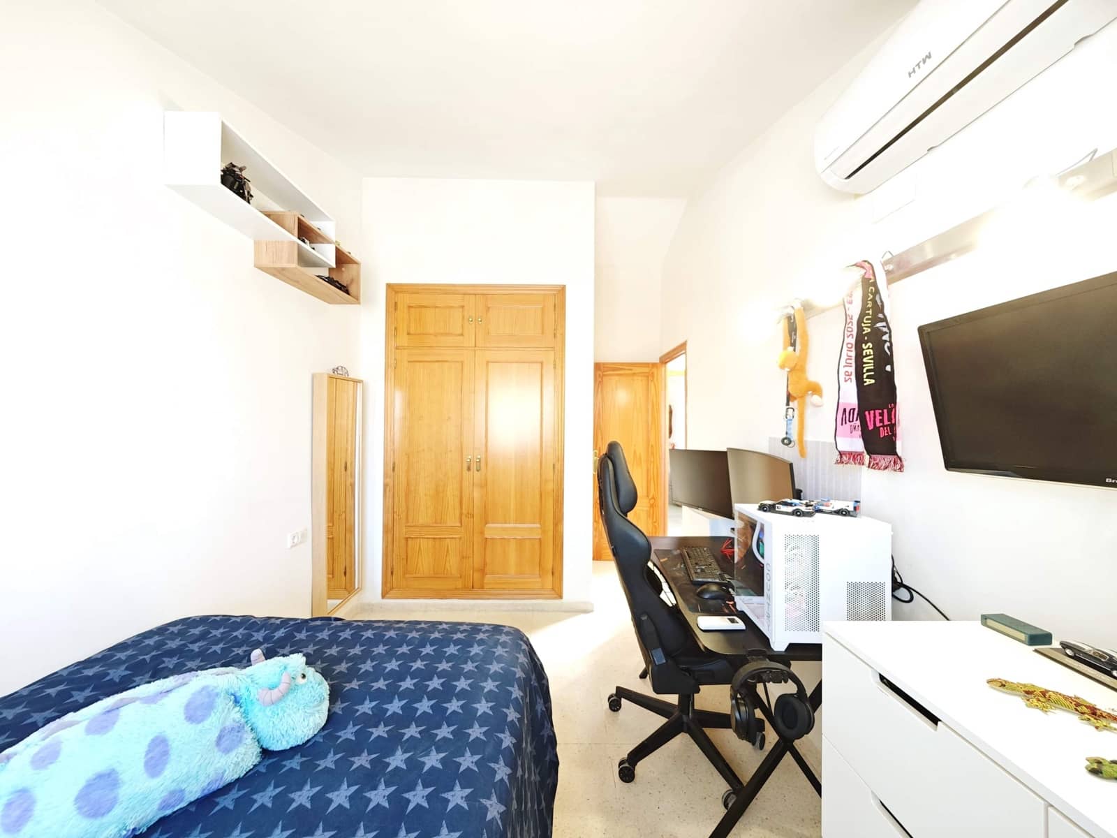 3 soveværelse Rækkehus til salg i La Linea de la Concepcion med swimmingpool garage - € 330.000 (Ref: 9701667)