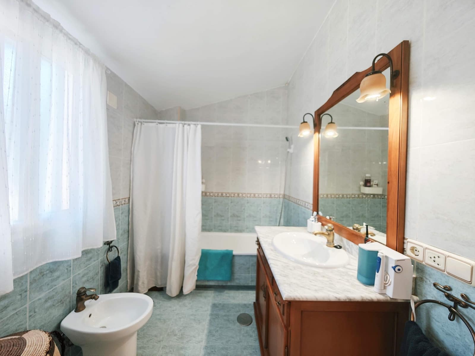 3 soveværelse Rækkehus til salg i La Linea de la Concepcion med swimmingpool garage - € 330.000 (Ref: 9701667)