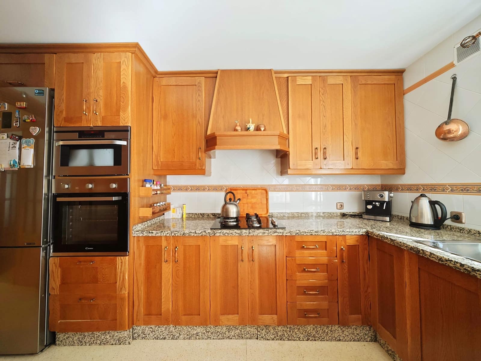 3 soveværelse Rækkehus til salg i La Linea de la Concepcion med swimmingpool garage - € 330.000 (Ref: 9701667)