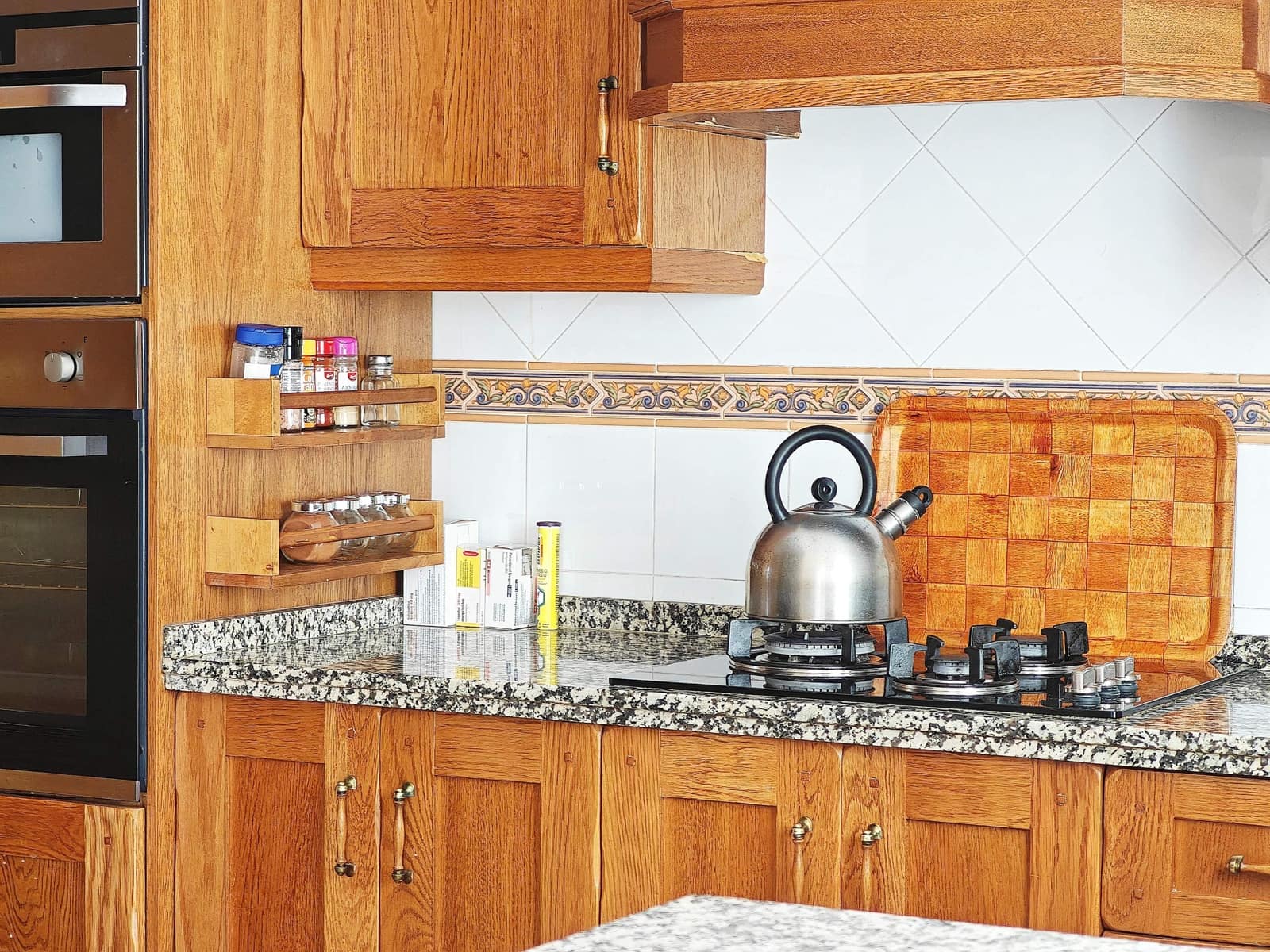 3 soveværelse Rækkehus til salg i La Linea de la Concepcion med swimmingpool garage - € 330.000 (Ref: 9701667)