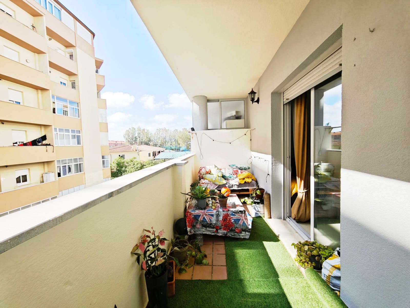 2 bedroom Flat for sale in Algeciras with pool garage - € 170,000 (Ref: 9719995)