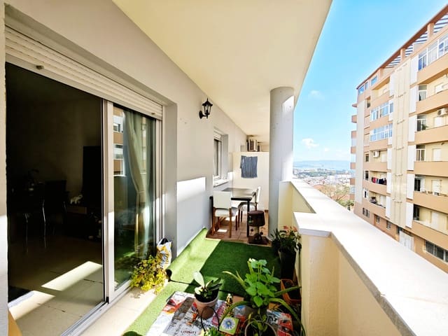 2 bedroom Flat for sale in Algeciras with pool garage - € 170,000 (Ref: 9719995)