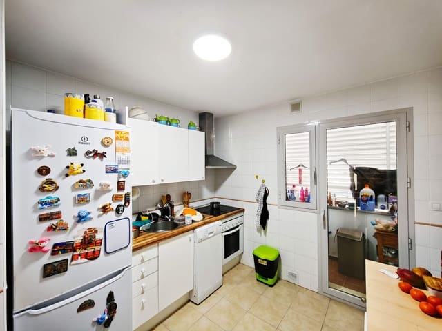 2 bedroom Flat for sale in Algeciras with pool garage - € 170,000 (Ref: 9719995)