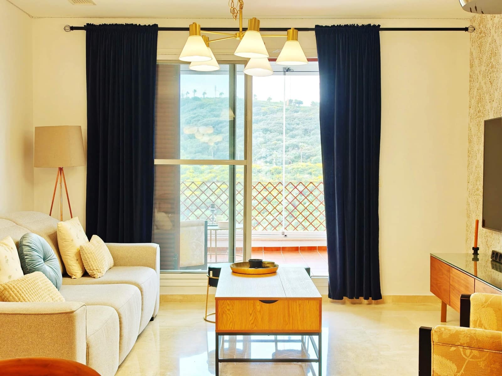 2 bedroom Apartment for rent in La Alcaidesa with pool garage - € 1,350 (Ref: 9719996)