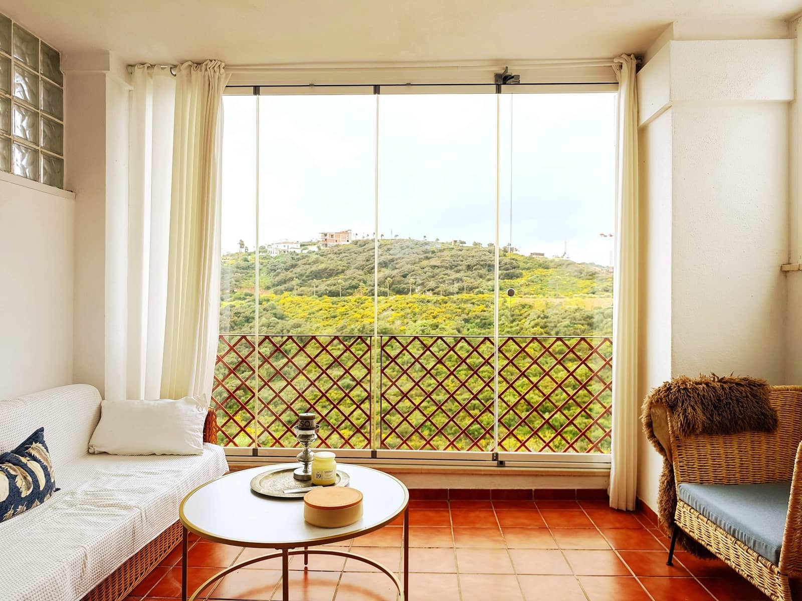 2 bedroom Apartment for rent in La Alcaidesa with pool garage - € 1,350 (Ref: 9719996)