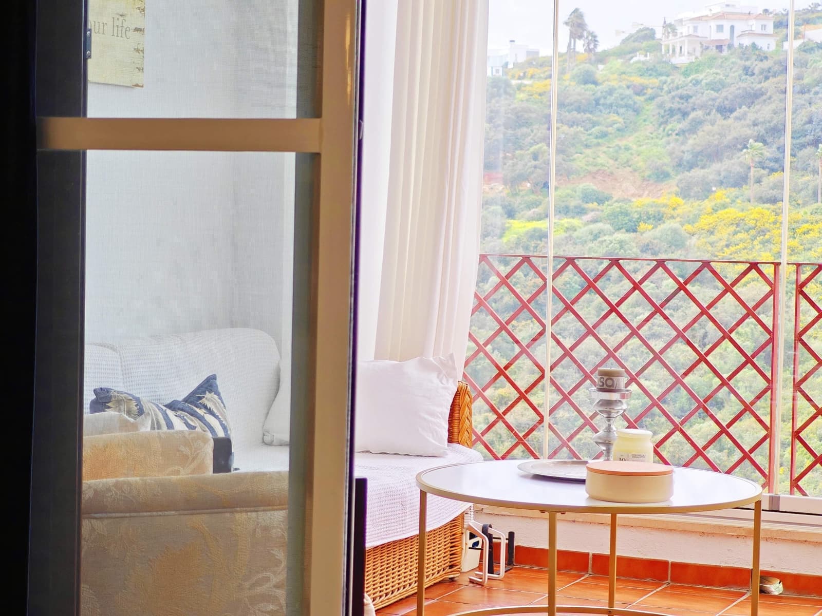 2 bedroom Apartment for rent in La Alcaidesa with pool garage - € 1,350 (Ref: 9719996)