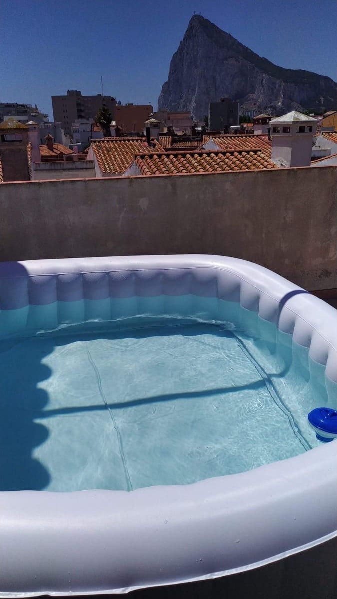 4 bedroom Villa for sale in La Linea de la Concepcion with pool garage - € 440,000 (Ref: 9726665)