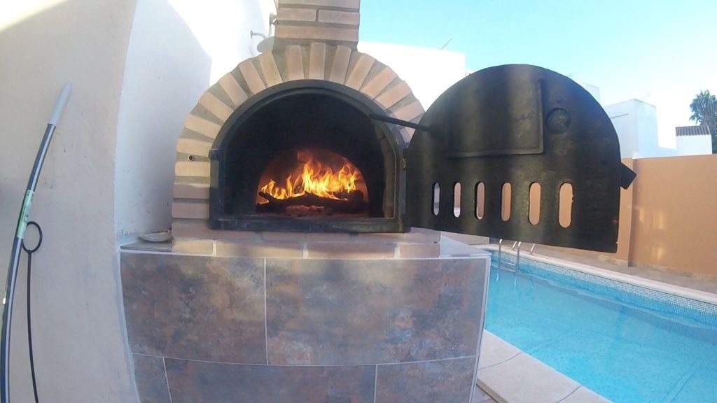 4 bedroom Villa for sale in La Linea de la Concepcion with pool garage - € 440,000 (Ref: 9726665)