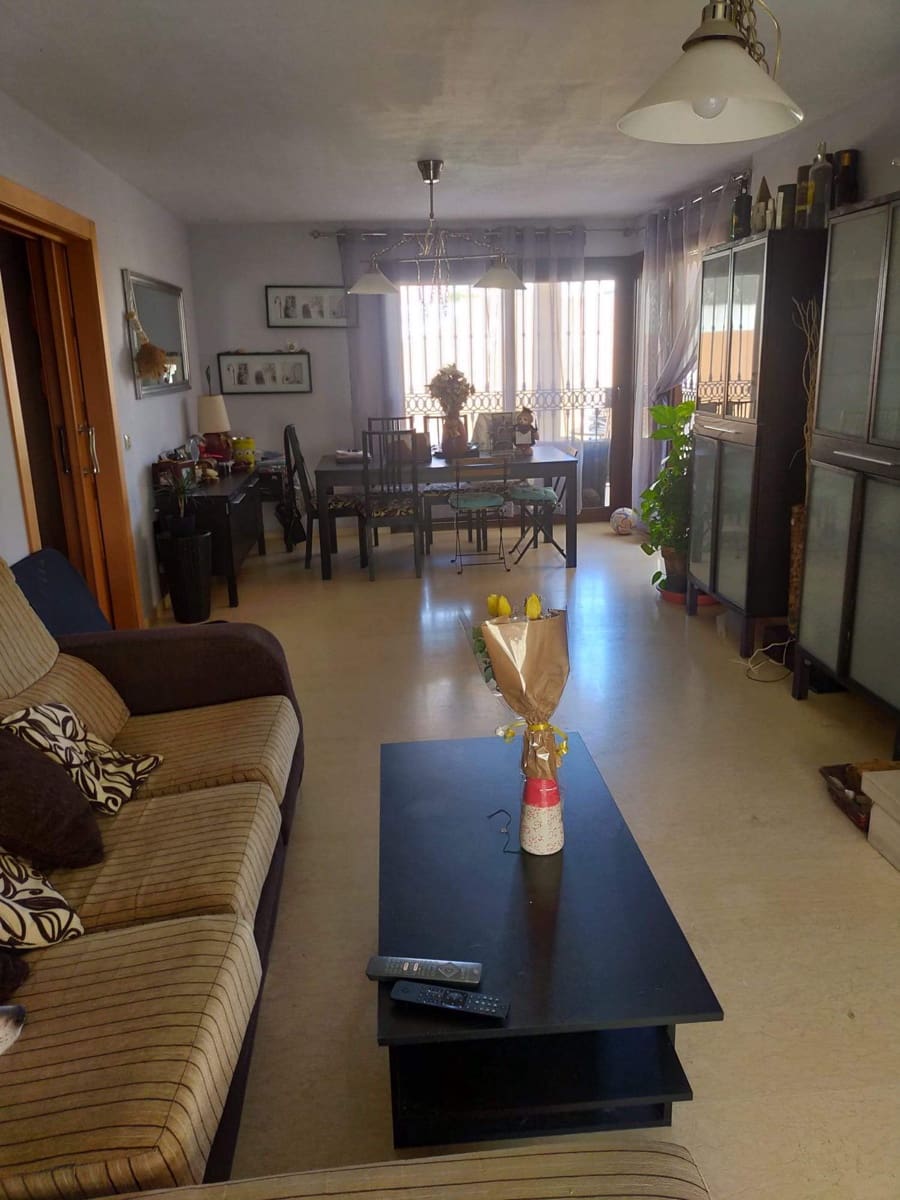 4 bedroom Villa for sale in La Linea de la Concepcion with pool garage - € 440,000 (Ref: 9726665)