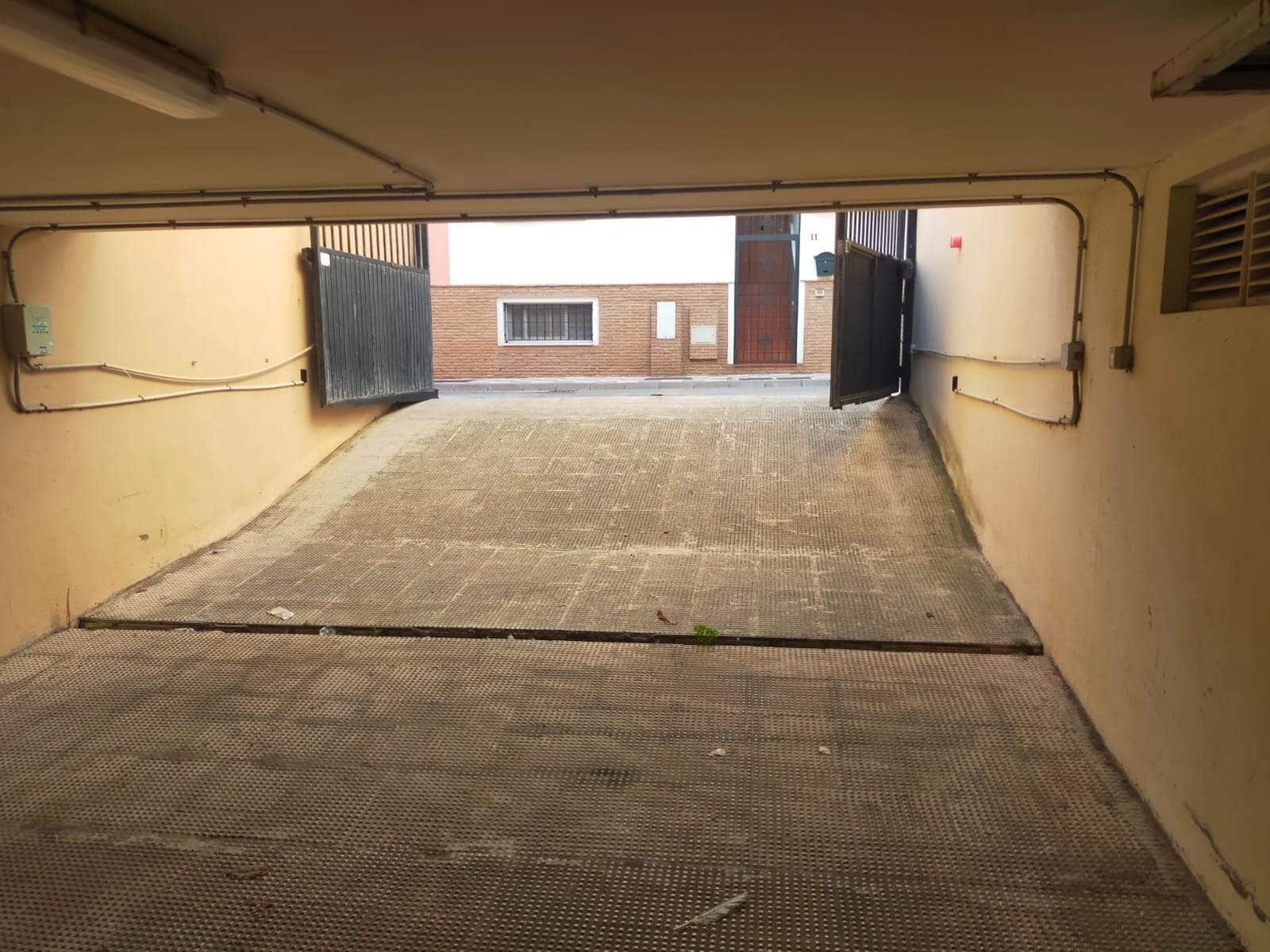 4 bedroom Villa for sale in La Linea de la Concepcion with pool garage - € 440,000 (Ref: 9726665)